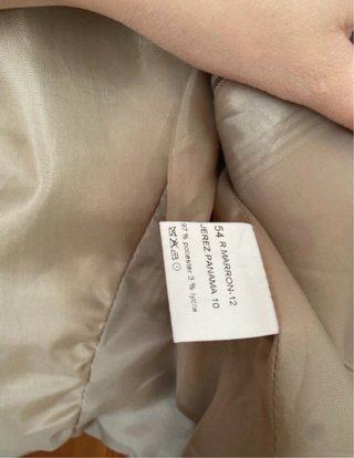 Traje de corto beige