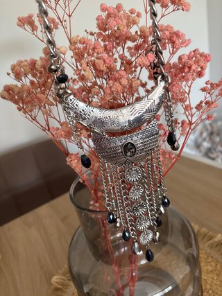 Collar bisutería plata y negro