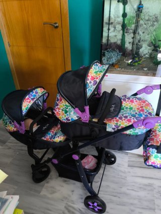 Silla gemelar para muñecas con estampado