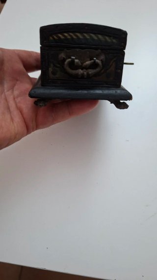 Caja antigua madera con llave