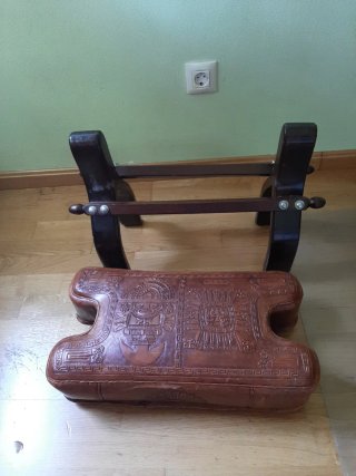 Reposapiés Peruano Cuero y Madera