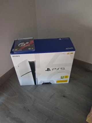 PS5 + Gran Turismo 7