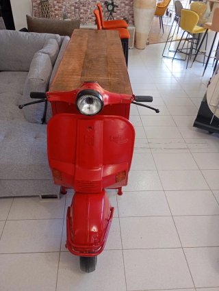 Barra de bar estilo Vespa roja