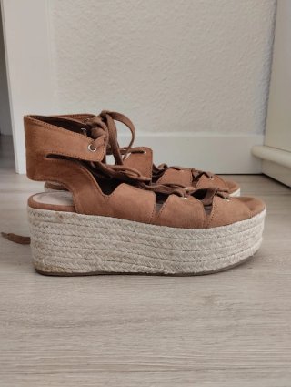 Sandalias acordonadas