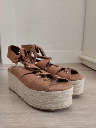 Sandalias acordonadas