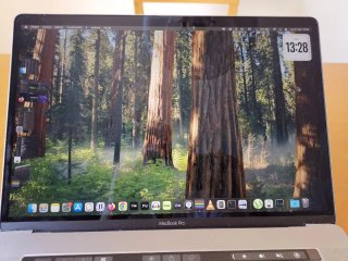 MacBook Pro 15 2018 i7 16GB