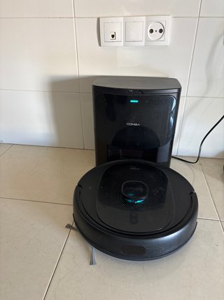 Conga Robot Aspirador y Base de Carga