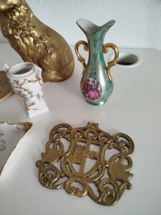 Lote Porcelana y Bronce Decorativo