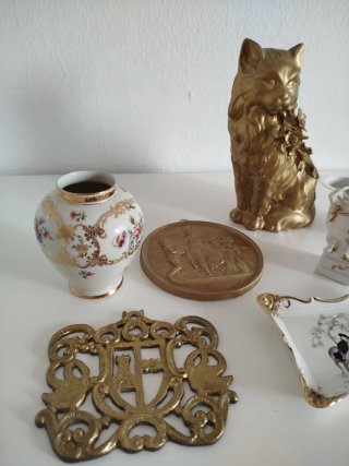 Lote Porcelana y Bronce Decorativo