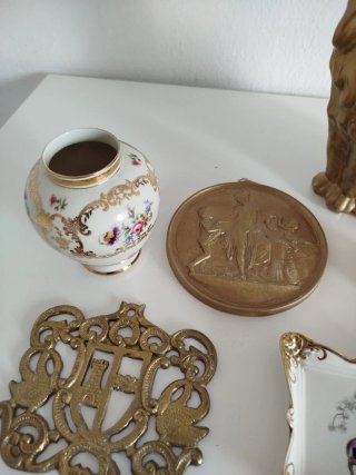Lote Porcelana y Bronce Decorativo