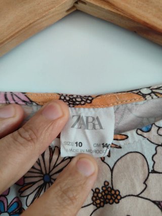 T-shirt Zara floral 10 anos (140cm)