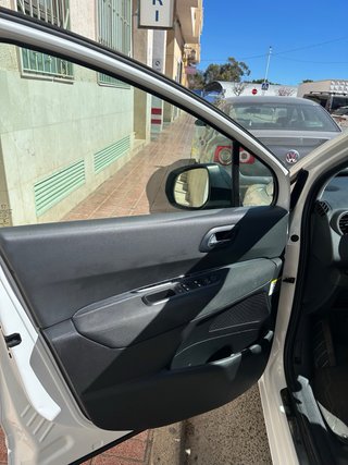 Peugeot 5008 2015