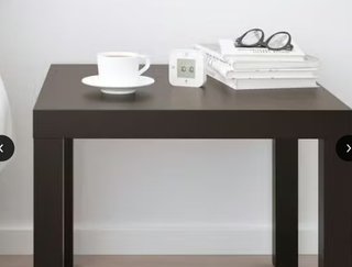 Mesa auxiliar de madera marrón