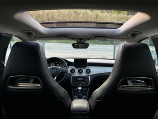 Mercedes-Benz GLA 200 Urban 155 CV TECHO SOLAR