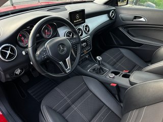 Mercedes-Benz GLA 200 Urban 155 CV TECHO SOLAR