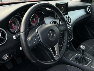 Mercedes-Benz GLA 200 Urban 155 CV TECHO SOLAR