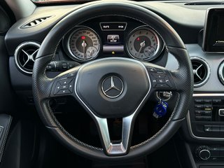 Mercedes-Benz GLA 200 Urban 155 CV TECHO SOLAR