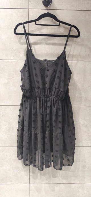 Vestido negro tirantes volantes