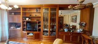 Mueble de madera maciza vitrina con cristales