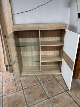 Mueble vitrina madera y cristal