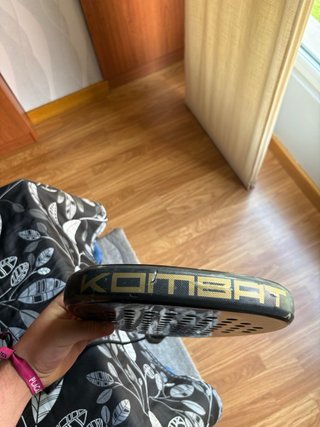 Pala de pádel Kombat Black ultimate edition