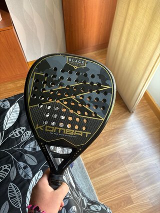 Pala de pádel Kombat Black ultimate edition