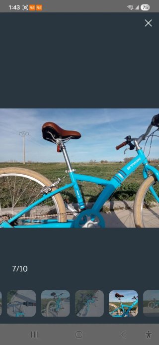 Bicicleta infantil azul casi sin uso