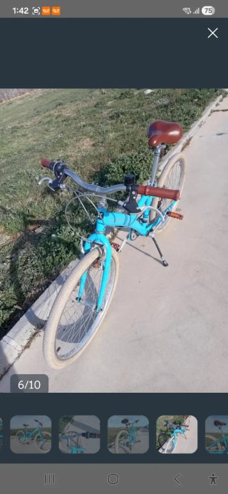 Bicicleta infantil azul casi sin uso