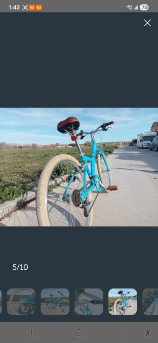 Bicicleta infantil azul casi sin uso