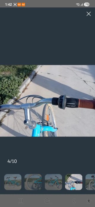 Bicicleta infantil azul casi sin uso