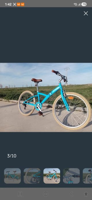 Bicicleta infantil azul casi sin uso