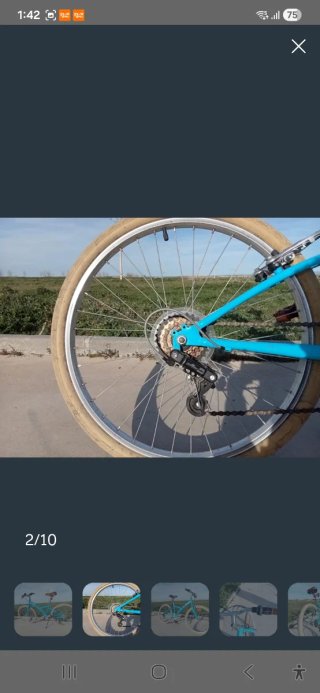 Bicicleta infantil azul casi sin uso