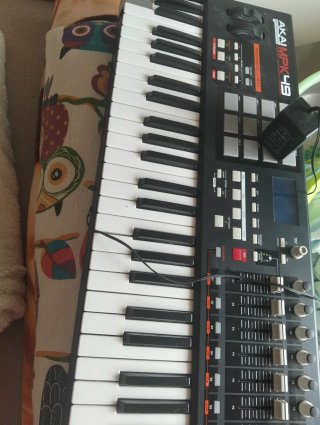 Teclado controlador Akai MPK49