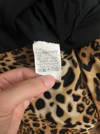 Maglia leopardata con scollo a cascata