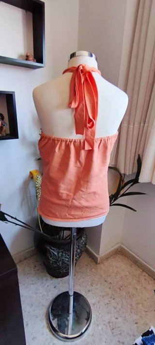 Top halter naranja con pedrería