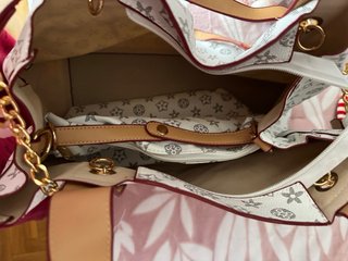 Bolso blanco con estampado dorado