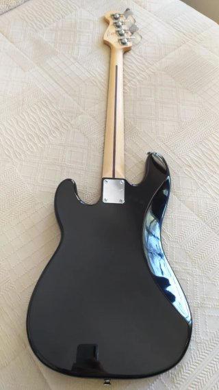 Bajo Fender Precision Bass