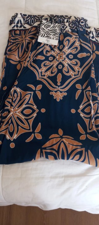 Pantalones estampados azul marino y beige