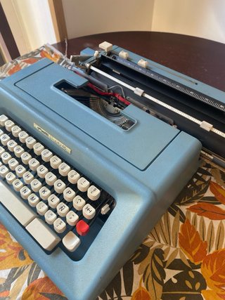 Máquina de escribir Olivetti Studio 46 azul