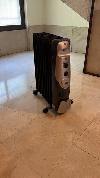 Radiador eléctrico AEG negro/plateado