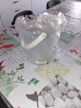 Bidone acqua con rubinetto trasparente