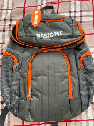 Mochila Basic Fit Gris y Naranja