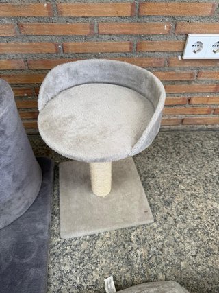 Vari prodotti per gatti
