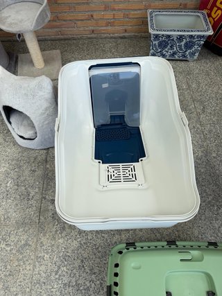 Vari prodotti per gatti