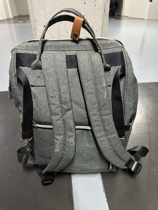 Mochila para bebé gris con estampado