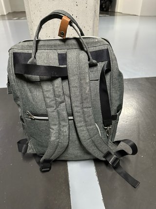 Mochila para bebé gris con estampado