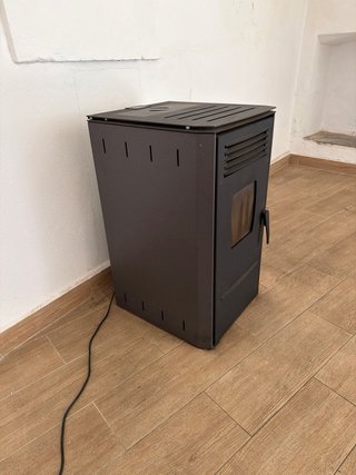 Estufa de pellets negra