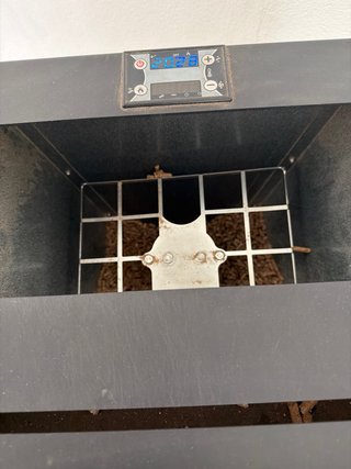 Estufa de pellets negra