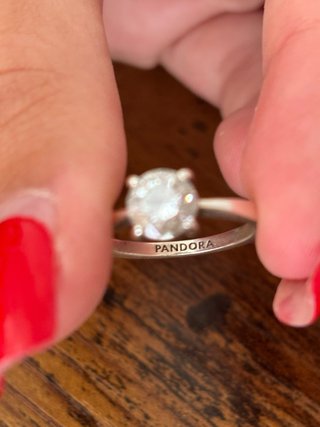 Anillo de compromiso solitario PANDORA
