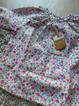 Bata escolar niña flores 1 - 2 años